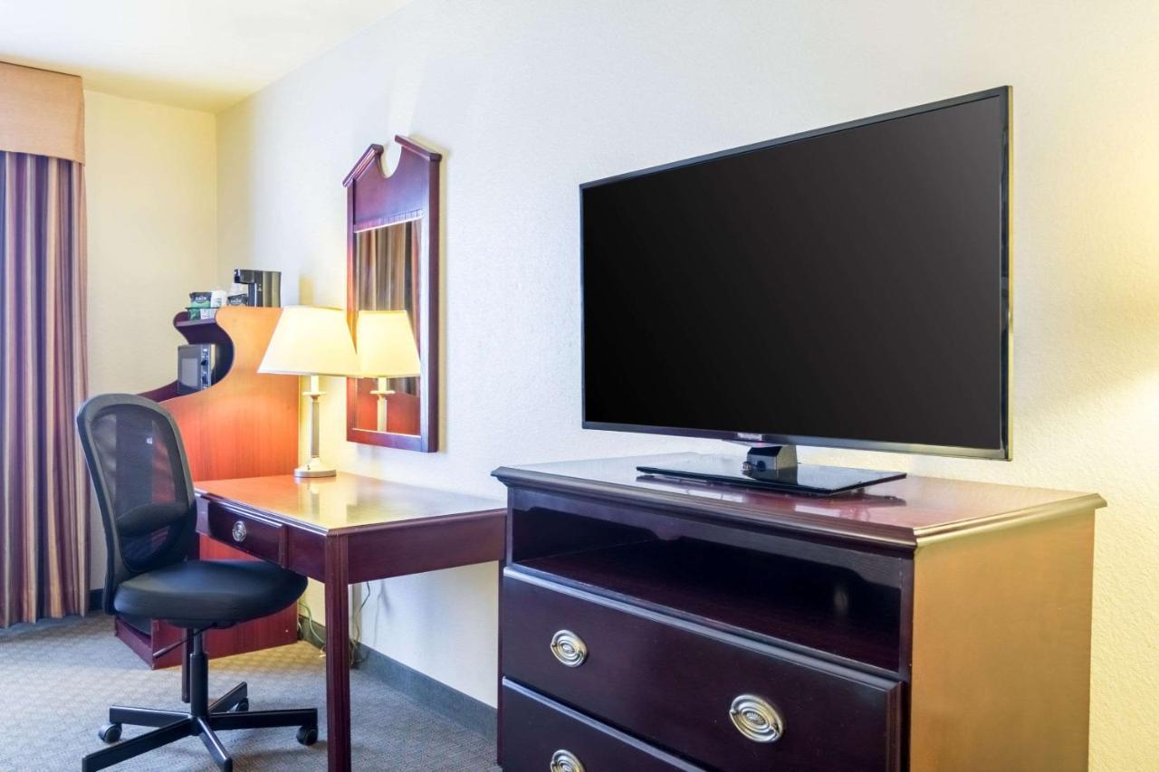Quality Inn & Suites Of Alma - Northeast From Fort Smith Exteriör bild