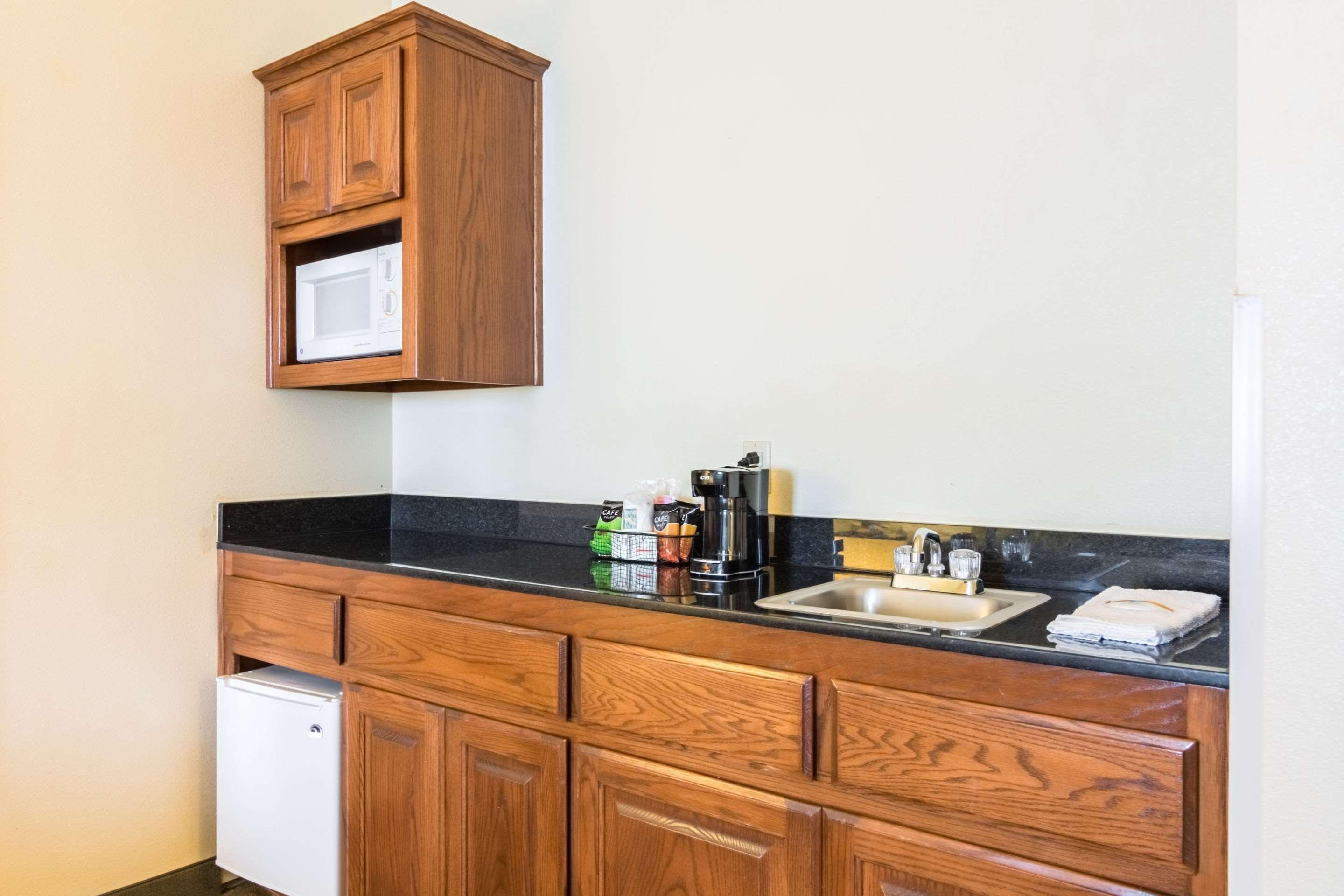 Quality Inn & Suites Of Alma - Northeast From Fort Smith Exteriör bild