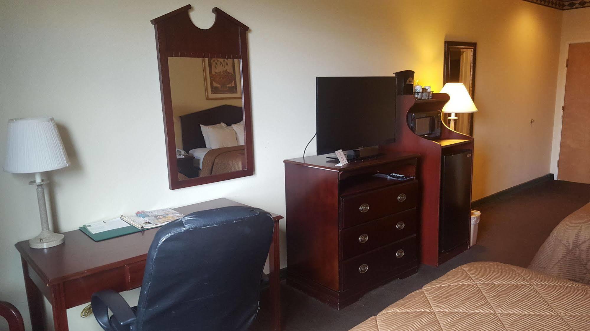 Quality Inn & Suites Of Alma - Northeast From Fort Smith Exteriör bild